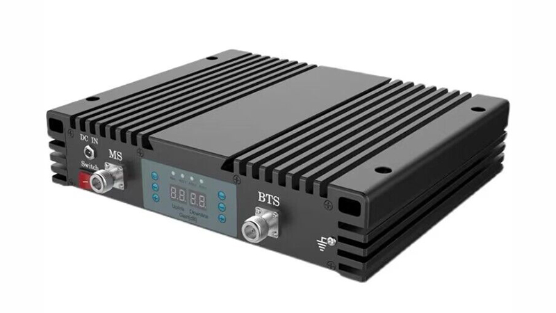 High Gain 27dB Triple Band Signal Repeater 1800 2100 2600MHz